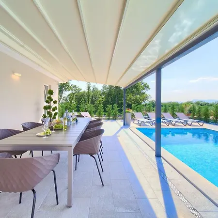 Elegant Villa *
